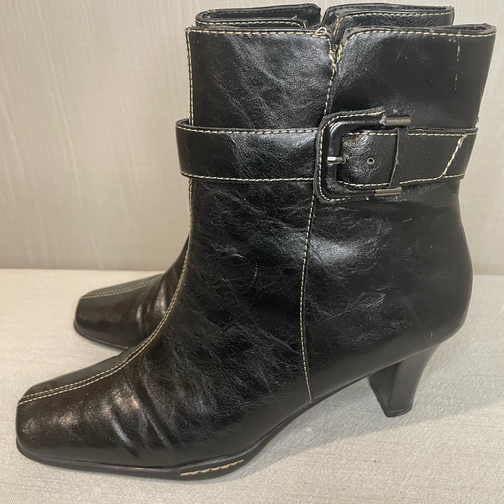 Size 10 Aerosoles Black Heeled Square toe Bootie
